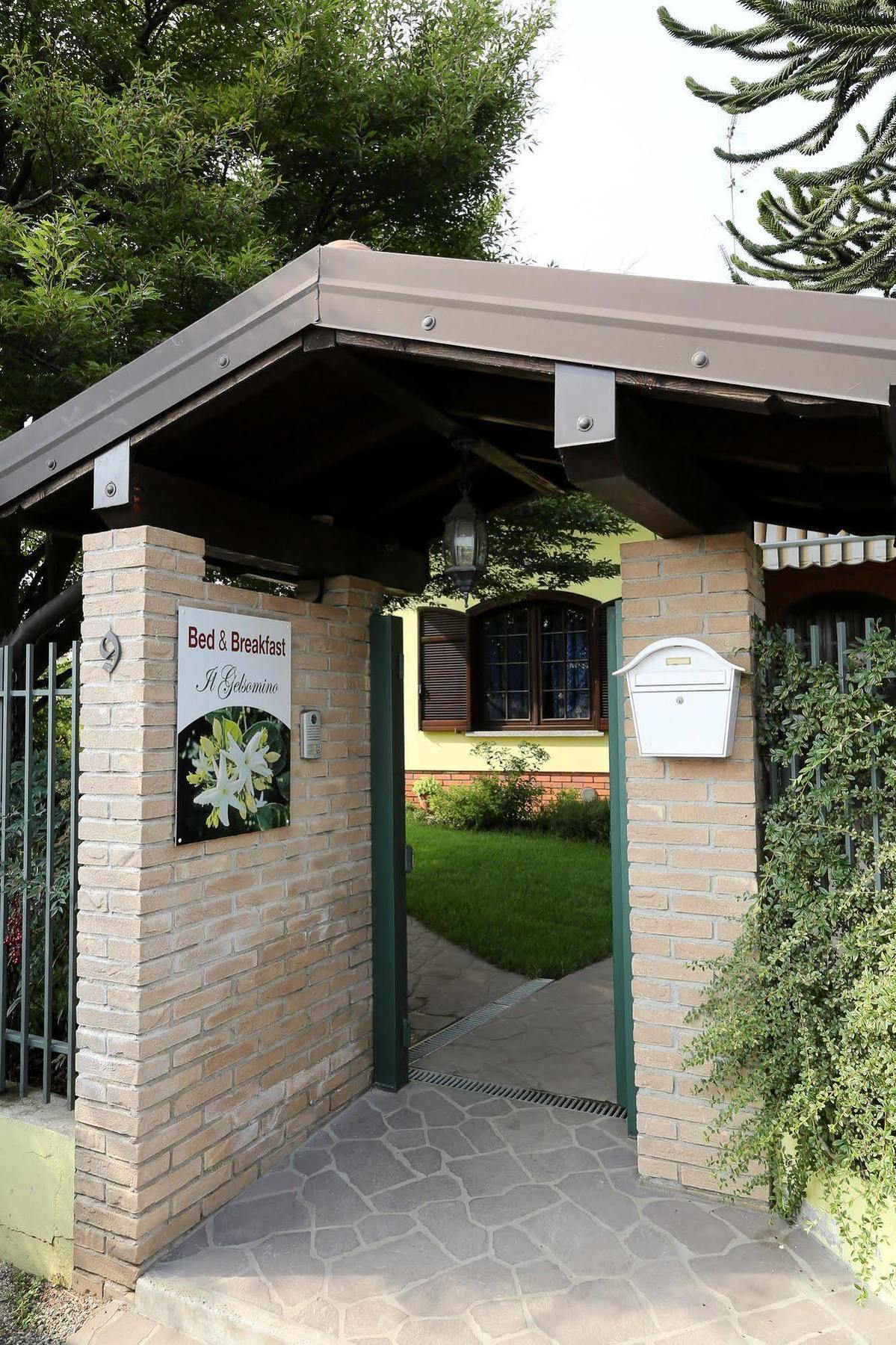 Bed and Breakfast Il Gelsomino Ferno Экстерьер фото